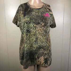 Woman’s short sleeve mossy oak Camouflage shirt size L